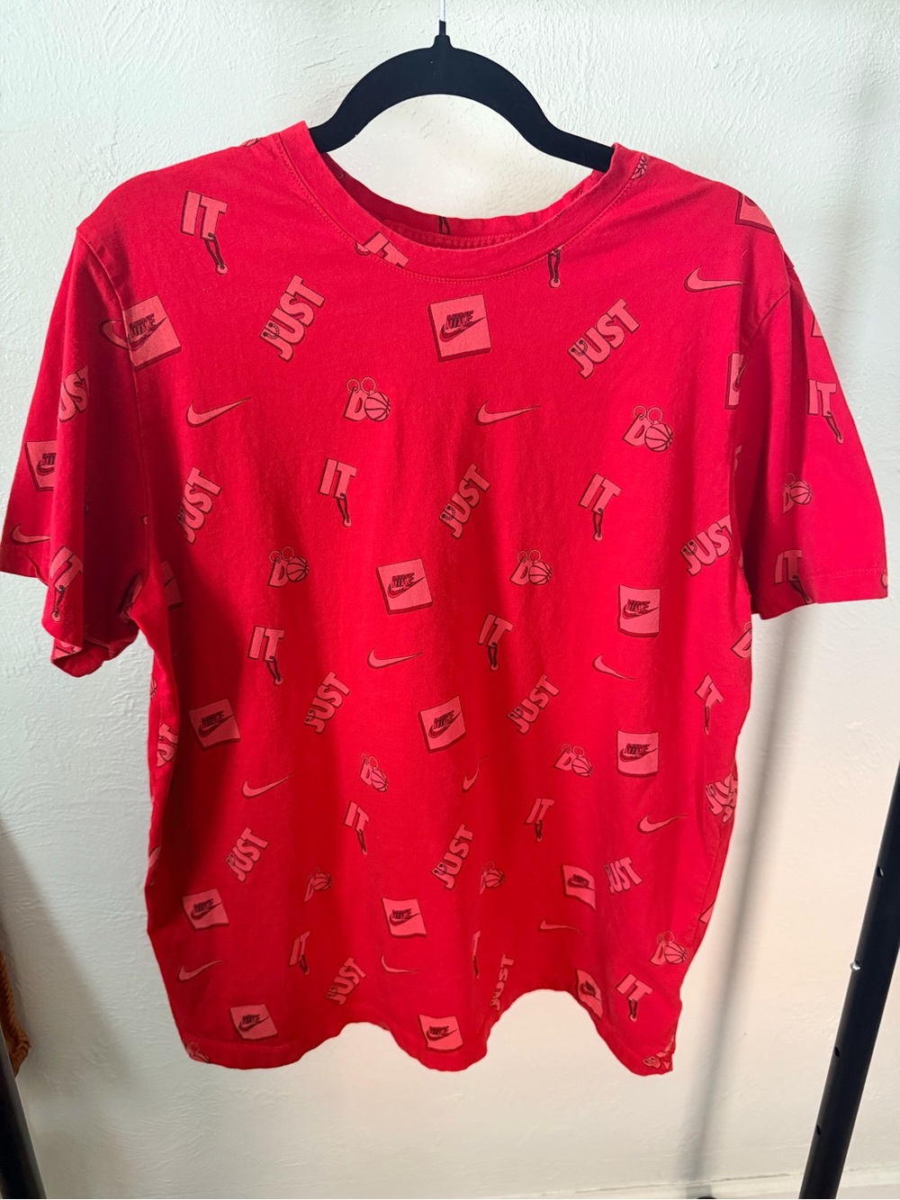 Nike Medallion Basketball Shirt Men’s X Large‎ Short Sleeve All Over Print Red